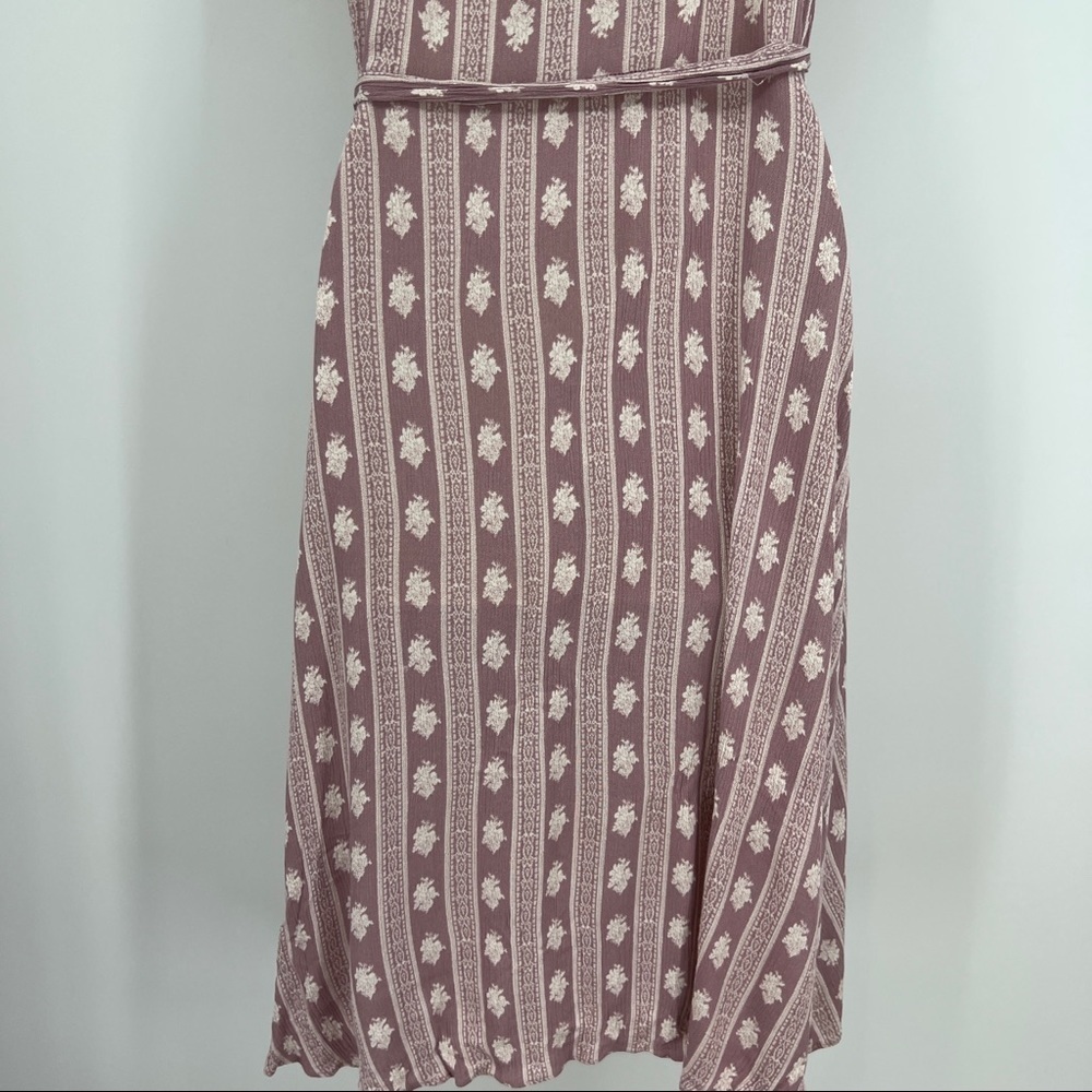 Le Lis Wrap Floral Side Tie V-Neckline Cap Sleeve Striped Mauve Midi Dress - Picture 8 of 13